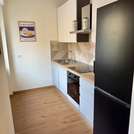 Mc 1&2 Deluxe Flat Trieste